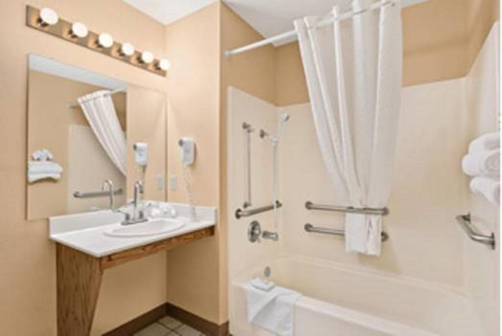 Baymont By Wyndham Florence/Muscle Shoals חדר תמונה